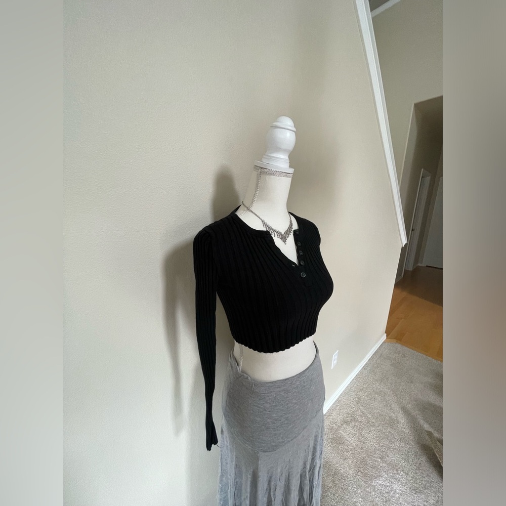 Urban Outfitters Sexy Black Long Sleeve Ribbed Cropped Sweater Size Small